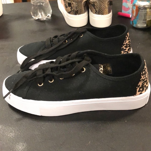 Black sneakers with leopard print detail - Picture 2 of 4